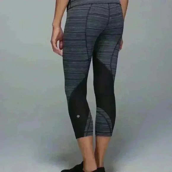 Lululemon Run: Inspire Crop II (Mesh) Cyber Stripe Deep Coal Black Size 4 - Picture 1 of 7